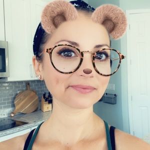 Meet your Posher, Claudia